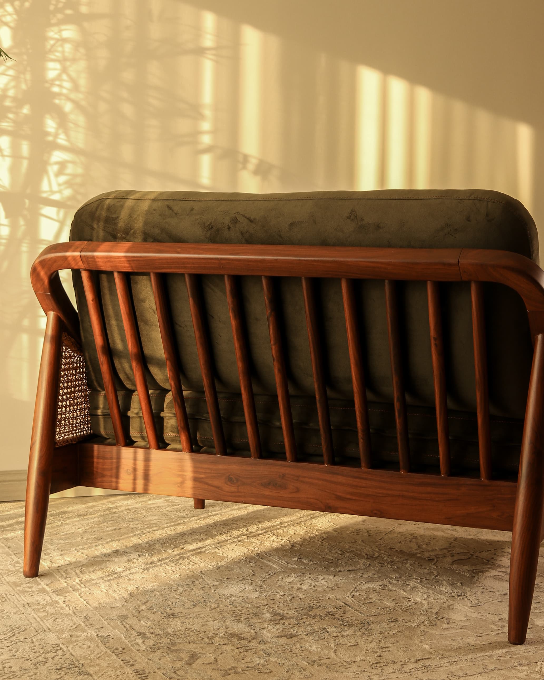 Reya Loveseat