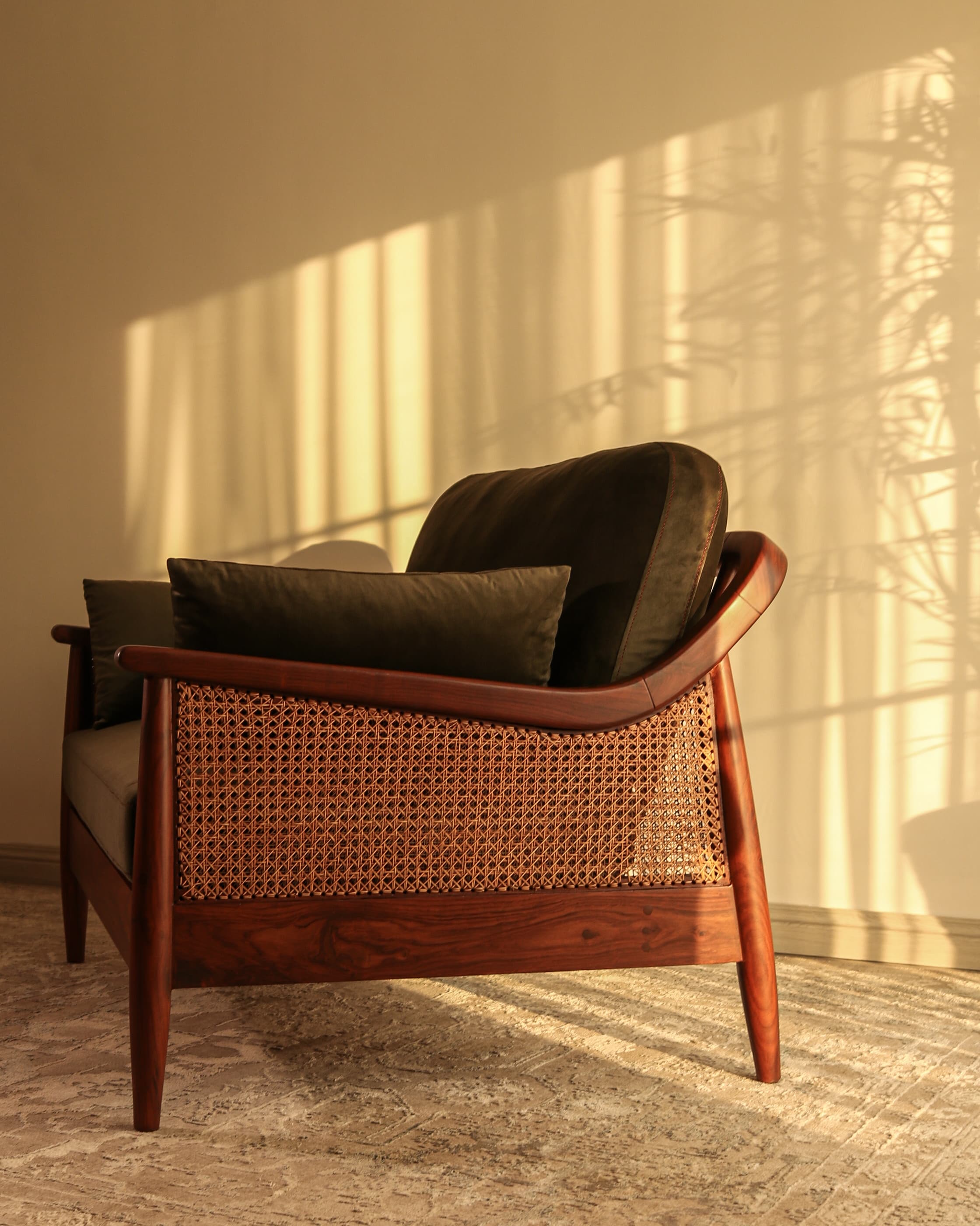 Reya Loveseat