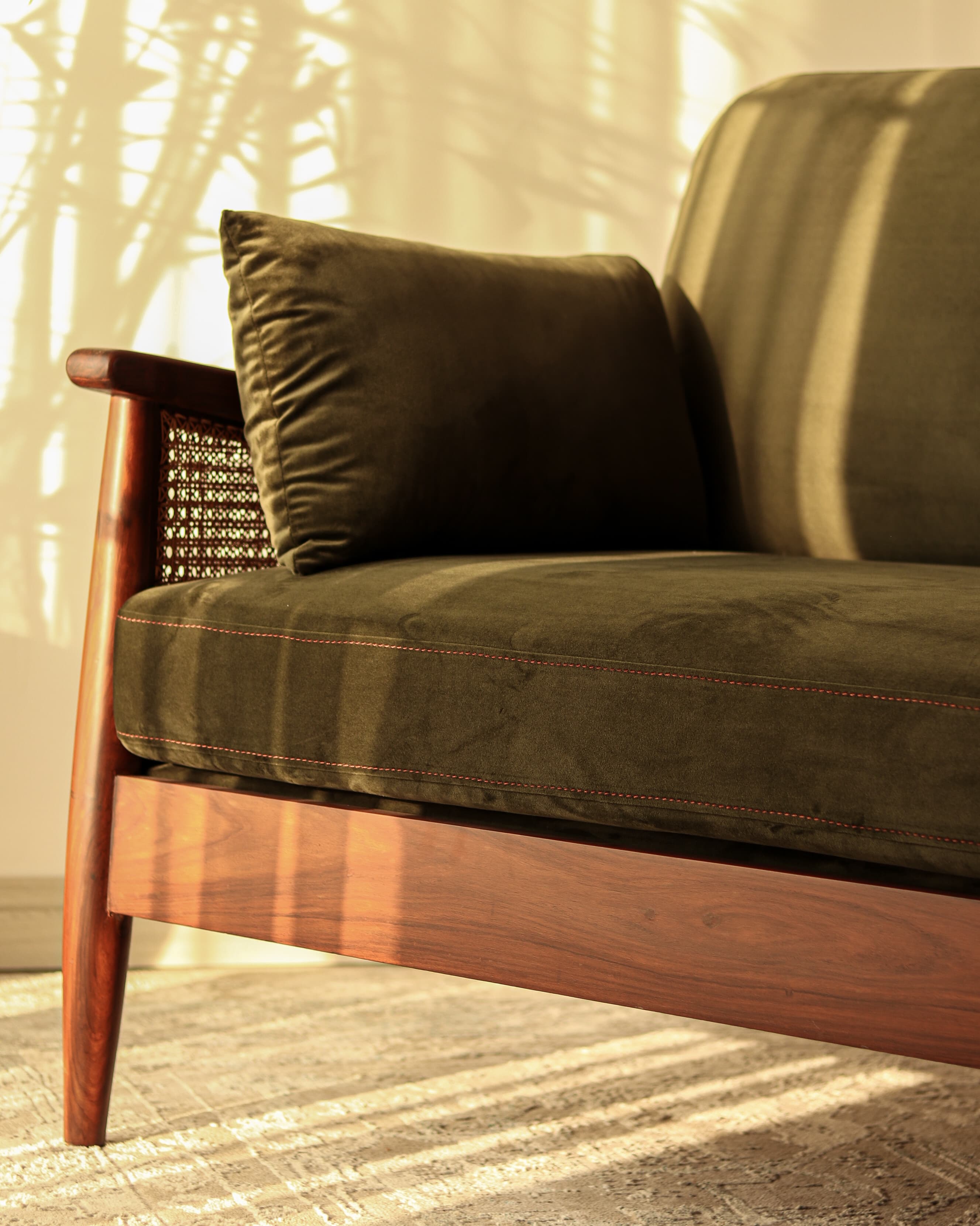 Reya Loveseat