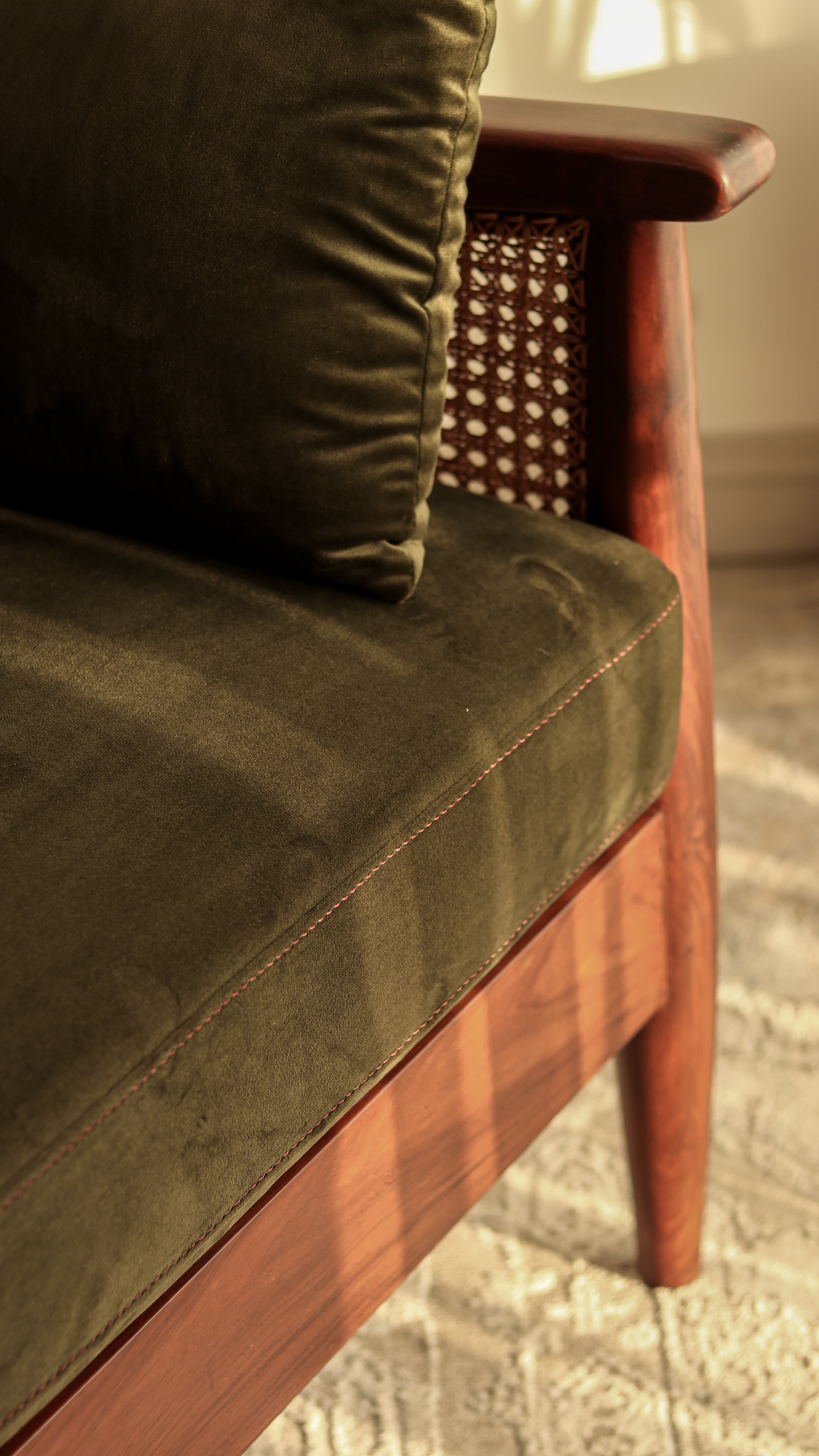Reya Loveseat