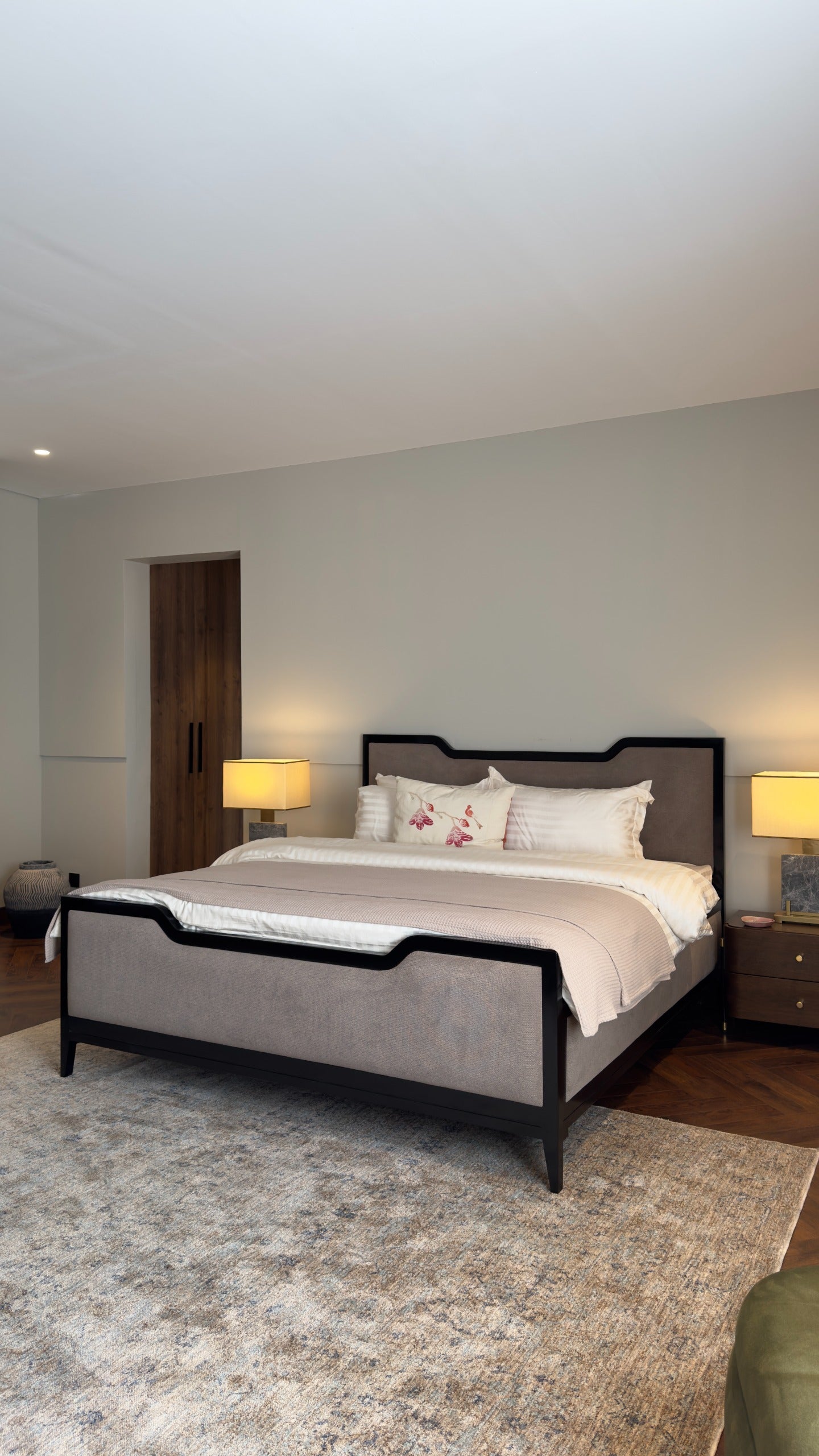Monochrome Bed